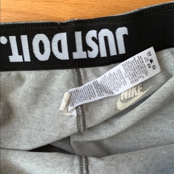 Nike Gray and Black Leggings Athletic Style - Picture 3 of 4